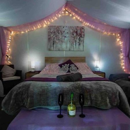 Cosy Woodland Romantic Retreat With Log Fires And Nature Sturry Екстер'єр фото